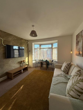 Private Spacious One-Bedroom Flat - Located Between the City Centre and the New Forest